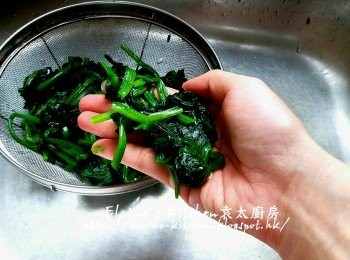 step6: 盛起待涼20分鐘後略切碎及渣乾水份