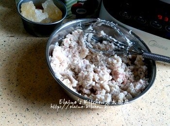 step3: 蓋上蓋按<蒸 / 煮>功能 , 時間調至20分鐘 , 蒸好取出壓成芋頭蓉