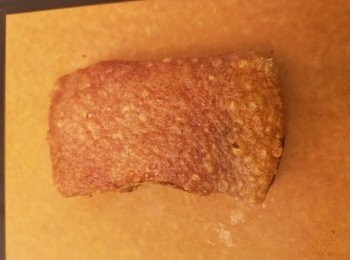 step13: 略攤凍才斬燒腩仔。（鹽有機會痴住四邊，建議薄薄切走四邊肉，切出來的肉可炒菜。）