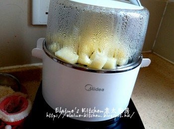 step2: 放入美的早餐機的蒸架上 , 蓋上蓋按<蒸 / 煮>功能 , 時間調至30分鐘