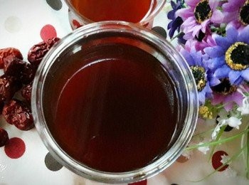 step3: 大火煮滾 , 再用中火把水煮到剩一半
 , 過濾後 , 放入已消毒的玻璃瓶中 , 入冰箱即可
