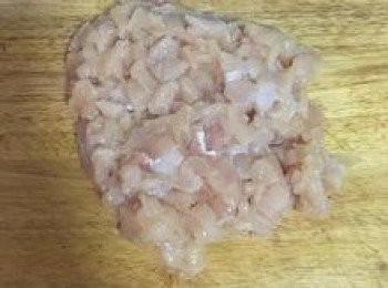 step4: 雞肉切小塊後略切剁；