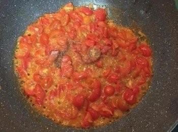 step4: 加入鹽、黑胡椒粉和糖炒勻