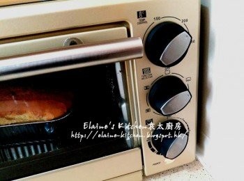 step8: 取出將蛋糕放上焗爐最低層 , 轉用200C上火焗多10分鐘
