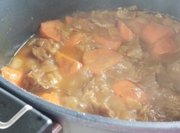 step5: 轉中火，加蓋炆煮40分鐘。