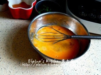 step5: 雞蛋打成蛋液
