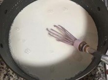 step4: 煮蘿蔔絲時取一大鍋,倒入500g的在來米粉,加入量米杯5杯的水混勻備用,