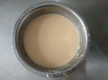 step2: 用100㏄水把味噌調稀，