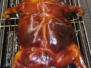 step14: 如果想豬仔令身啲，可以用盤內豬油掃面再焗一陣，完成後攤約15分鐘先進行分割。