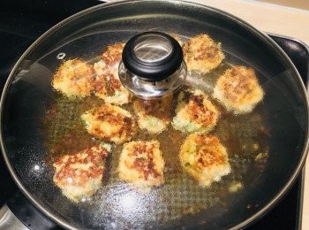 step9: 加水，加蓋煮3分鐘，盛起。