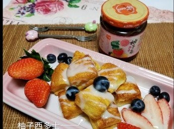 step5: 取出... 淋上煉奶... 伴鮮果同吃。