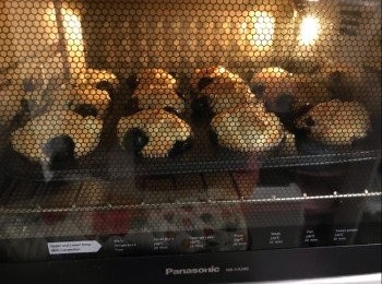 step8: 180度焗30分鐘
完成後將蛋糕移放架上放涼，即可享用