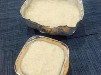 step9: 取出後略放涼,便可在表面上刷些油防止乾裂,接著就放到完全涼透後再脫模;