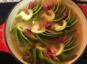 step11: 撈除蔥; 並放入切好的朝鮮薊