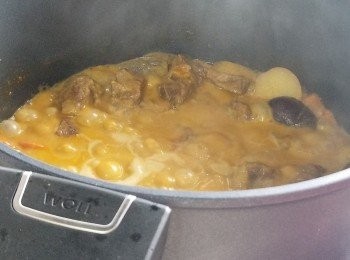 step6: 最後將椰漿加入，煮滾，關火焗半小時即可。