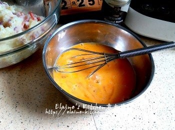 step7: 期間將雞蛋打成蛋液