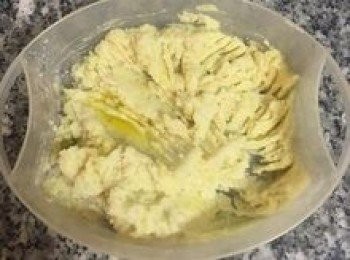 step13: 加入橄欖油再次拌勻，並試吃做微調；