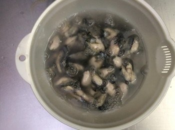 step12: 蠔仔先用清水沖洗一次