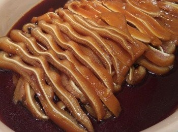 step4: 最後加上少許鹵水汁即成。