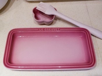 step3: 蒸碟抹油，將一大湯匙粉漿放入蒸碟內。