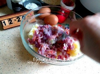 step6: 將煙肉洋蔥粒加入拌勻靜待20分鐘