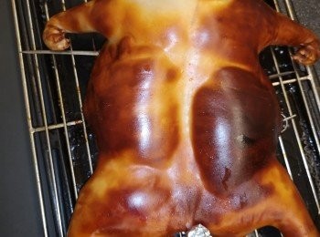 step12: 事乎每個爐焗豬表面決定需唔需要再次轉盤位置。水波爐首次半小時，之後每15分鐘一次看效果。