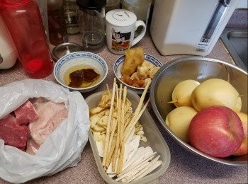 step1: 淮山、沙参、南北杏、川貝等先清洗，再浸十五分鐘，