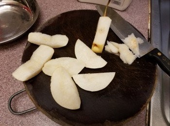 step2: 海玉竹切片，無花果開邊，雪梨及蘋果去芯切塊。