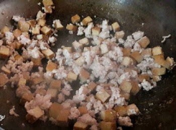 step4: 炒至豬肉轉白色