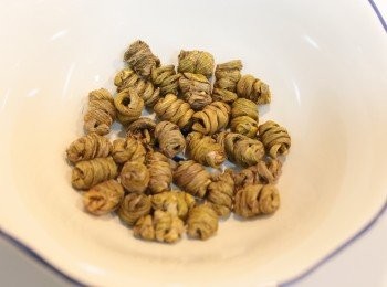 step1: 石斛浸洗；花旗參沖洗
螺頭浸幾小時後用薑飛水
西施骨飛水