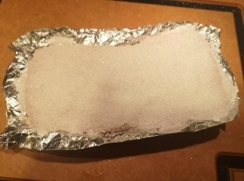 step8: 腩肉面鋪上厚鹽。