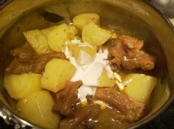 step12: 薯仔淋軟度適中，可加入魚露、鹽和椰奶，翻滾後即成。