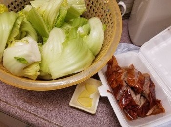 step1: 大芥菜切大塊，燒鴨斬件