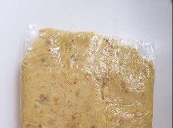 step2: 用保鮮紙包着放在冰箱15分鐘
