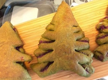 step13: 把發酵後的麵包放入焗爐以200度焗10分鐘就完成