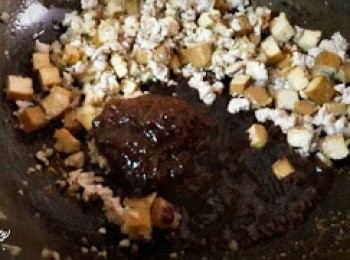 step6: 加入豆瓣醬和甜麵醬拌炒