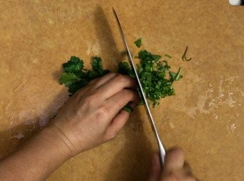 step10: 芫茜切去根部後切碎備用