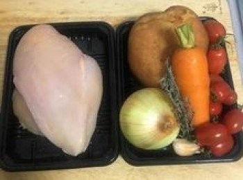 step1: <a href="https://bit.ly/3EZL8dD" target="_blank" data-keyword="雞胸" class="guide-link"><strong>雞胸</strong></a> <span style="display:inline-block;vertical-align:middle;margin-top:-3px;color:initial;border-radius:3px;padding:2px 3px;font-size:12px;line-height:14px;background:#87d300;color:#fff;">即買</span> 洗淨擦乾；蔬果洗淨備用；