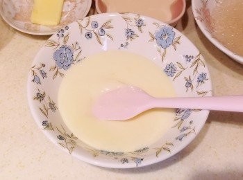 step2: 用75g牛奶拌勻吉士粉。