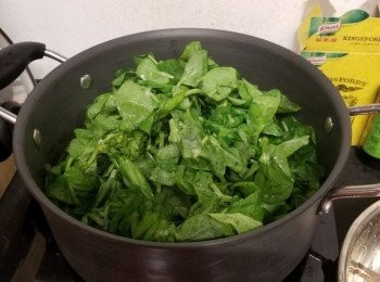 step3: 豆苗略過水， 輕輕烚熟， 盛起備用