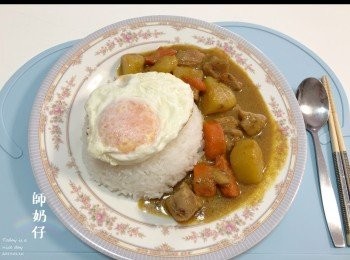 step6: 煎蛋放上飯面，搞掂