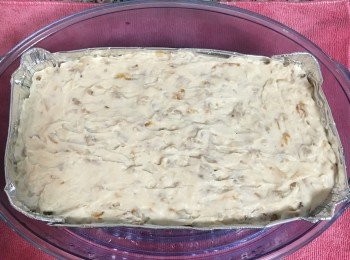 step11: 模具內抹上一層薄油；倒入芋頭粉漿並鋪平；