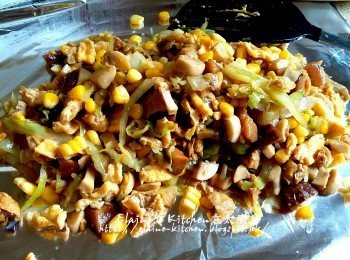 step8: 將餡料盛起放在錫紙上靜待20分鐘待涼