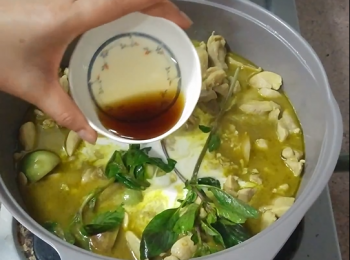 step7: 下椰漿; 魚露及糖調至啱自己的甜度