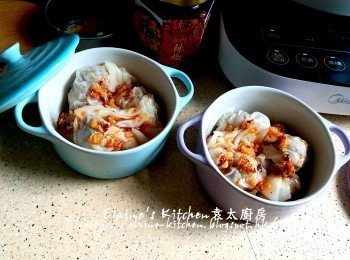 step9: 雲吞煮至熟透後放入碗內 , 淋上<span class="group_3">調味汁料</span>即可