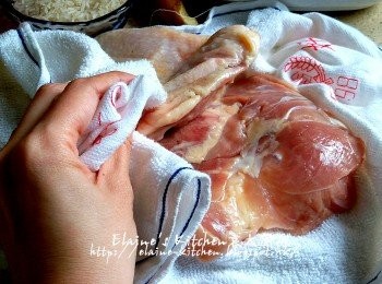 step2: <a href="https://bit.ly/2ZxapeY" target="_blank" data-keyword="雞扒" class="guide-link"><strong>雞扒</strong></a> <span style="display:inline-block;vertical-align:middle;margin-top:-3px;color:initial;border-radius:3px;padding:2px 3px;font-size:12px;line-height:14px;background:#87d300;color:#fff;">即買</span> 解凍後用水沖一沖洗兩面再抹乾水份