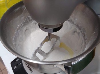 step3: 再加2茶匙油攪至順滑