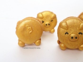 step30: 屁股超可愛的XD!
做好的馬卡龍冷藏一晚會更好吃喔
會有外脆內軟, 中間QQ的感覺
這次內餡很清爽
除了有超好吃的奶油霜, 還有柚子蜜
整個很清香, 中間也可以放果醬, 也會很適合的!