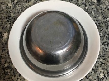 step18: 壓緊週圍，倒扣在盤子上；