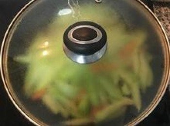 step10: 蓋鍋蓋燜煮一下；